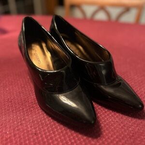 Chic Black Heeled Boots for Women